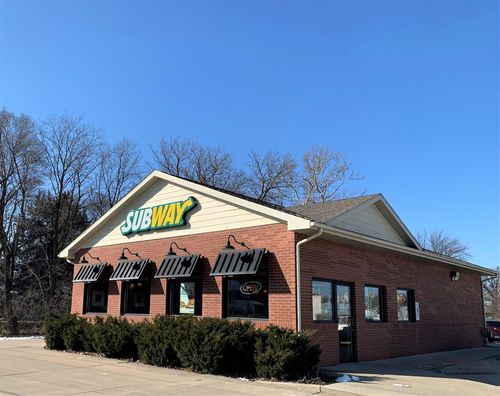 216 S Center St, Forrest, IL, 61741-9657 | Card Image
