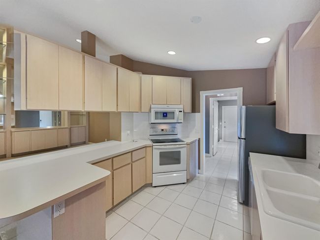 7789 Se Spicewood Cir, Condo with 2 bedrooms, 2 bathrooms and null parking in Hobe Sound FL | Image 6