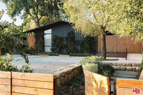 216 E Matilija St, OJAI, CA, 93023-2722 | Card Image