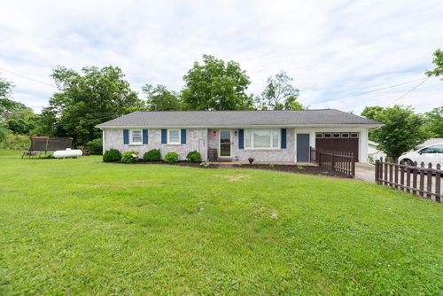 1105 Woodlake Rd, Stamping Ground, KY, 40379 | Card Image