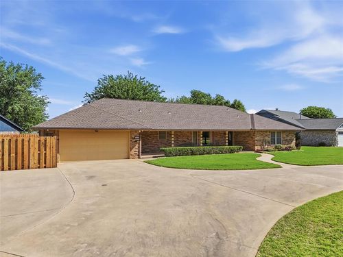 916 W Fay Ave, Kingfisher, OK, 73750-3806 | Card Image