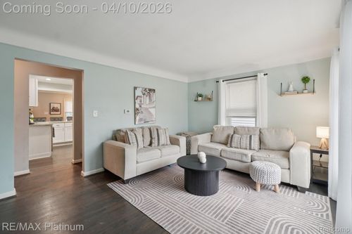 521 Crane St, Howell, MI, 48843-2111 | Card Image