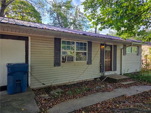 907 4th Ave Sw, Gravette, AR, 72736-9720 | Card Image