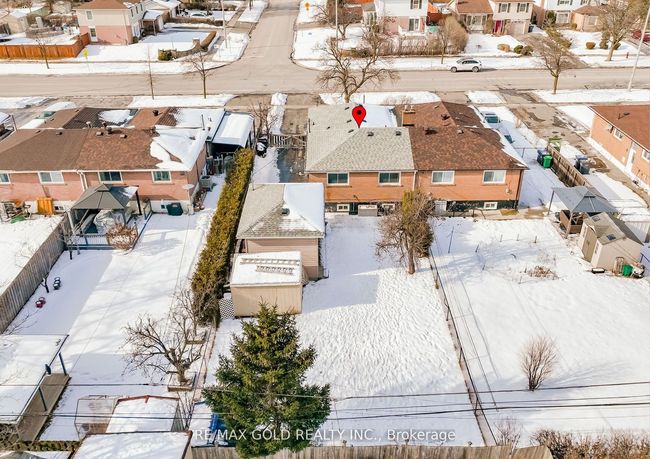 327 Balmoral Dr, House attached with 3 bedrooms, 2 bathrooms and 5 parking in Brampton ON | Image 14