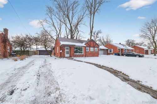 20491 Sumner, Redford, MI, 48240-1032 | Card Image