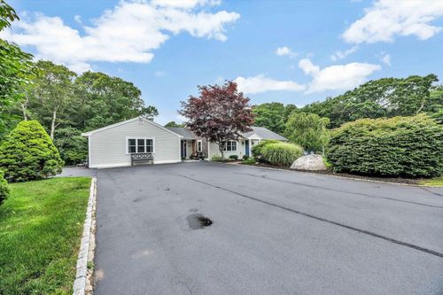 770 County Rd, Pocasset, MA, 02559-2129 | Card Image