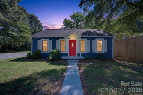 620 10th Street Blvd Nw, Hickory, NC, 28601-3468 | Card Image