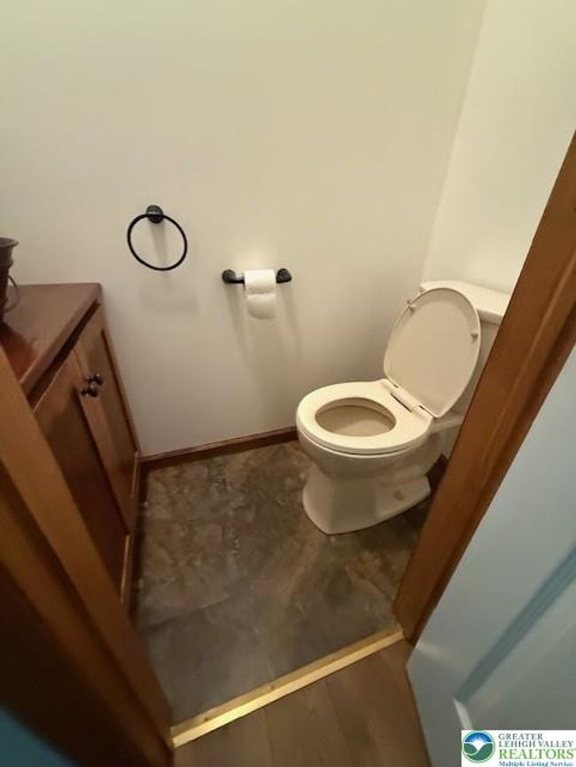 9155 N Loop Rd, House other with 5 bedrooms, 4 bathrooms and null parking in Slatington PA | Image 16