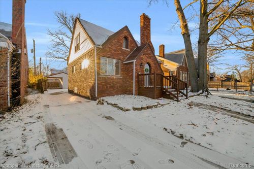 5215 Buckingham Ave, Detroit, MI, 48224-3252 | Card Image