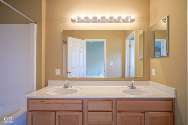 10944 Perry Pear Dr, Condo with 2 bedrooms, 3 bathrooms and null parking in Zionsville IN | Image 24