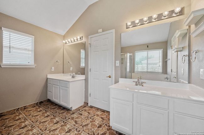 9511 Autumn Run Ln, House other with 3 bedrooms, 2 bathrooms and null parking in Converse TX | Image 12