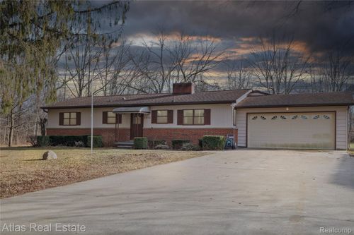 4386 Bennett Dr, Burton, MI, 48519-1112 | Card Image