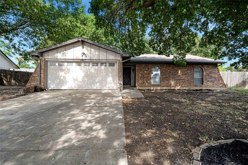 1003 Shana Ct, Arlington, TX, 76014-2930 | Card Image