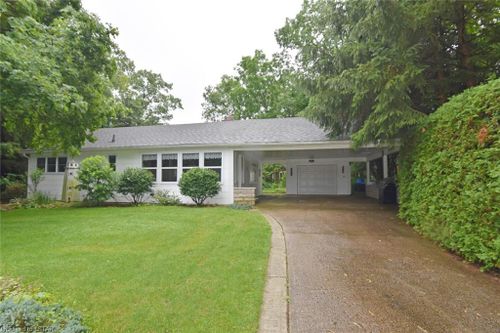 7727 Patrick St, Port Franks, ON, N0M2L0 | Card Image