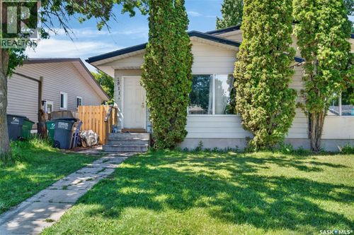 811 Steeves Ave, Saskatoon, SK, S7L5M9 | Card Image