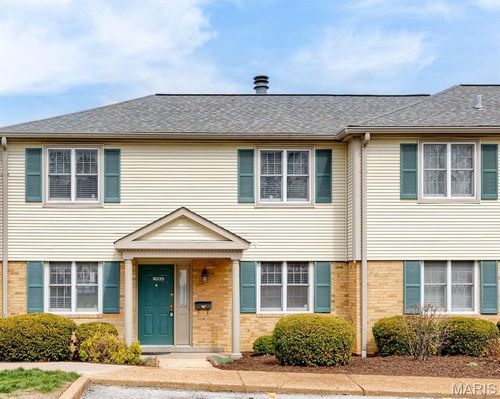 9035 W Swan Cir, Saint Louis, MO, 63144-1621 | Card Image