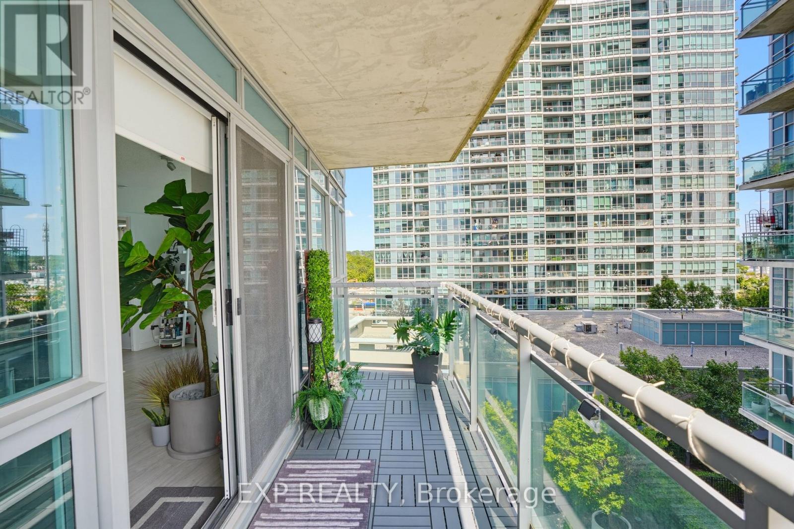 Residential in Toronto (Mimico) 2