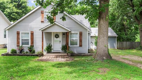 1067 W 3rd St, West Plains, MO, 65775-2167 | Card Image