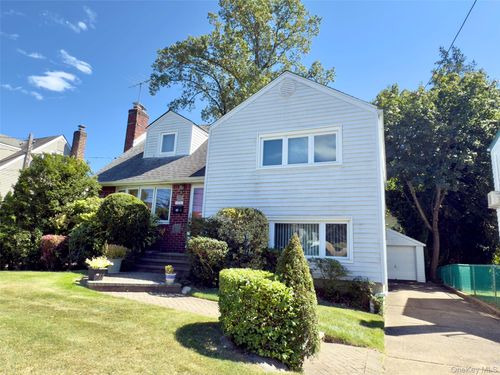 175 San Juan Ave, Albertson, NY, 11507-1724 | Card Image