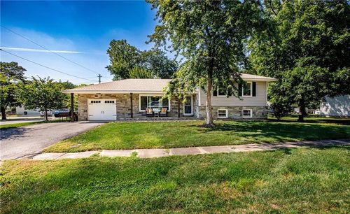 101 S 8th St, Louisburg, KS, 66053-4006 | Card Image