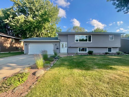 301 Southview Drive, Marshall, MN, 56258 | Card Image