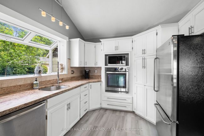 4350 Armitage Ave, House other with 3 bedrooms, 2 bathrooms and 6 parking in Dunrobin ON | Image 7