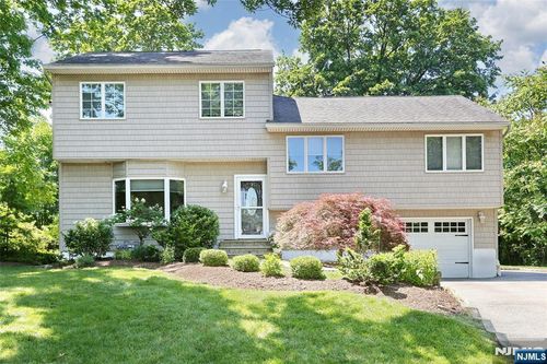 60 Harmon Dr, Paramus, NJ, 07652-3219 | Card Image