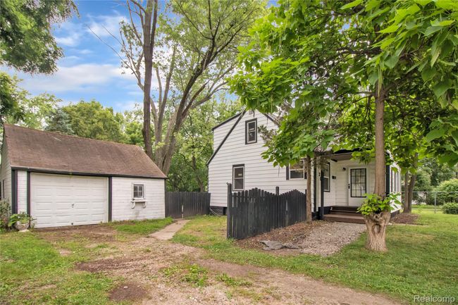 Street view with garage & driveway | Image 4