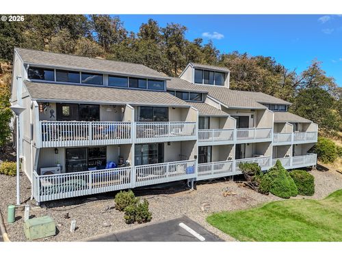 28 Nw Mountain View Dr, Roseburg, OR, 97471-5567 | Card Image