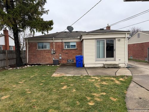 17949 S Wind Dr, Fraser, MI, 48026-2448 | Card Image