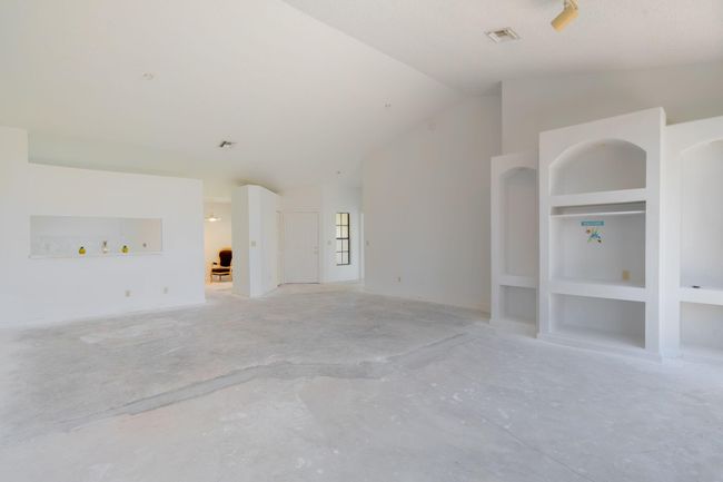 8057 Cassia Dr, Condo with 3 bedrooms, 2 bathrooms and null parking in Boynton Beach FL | Image 15