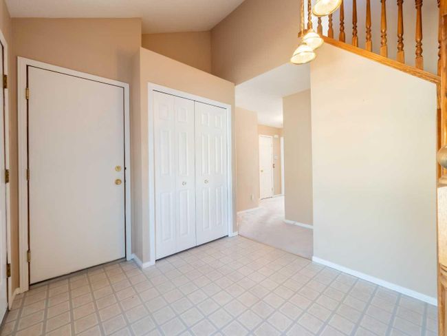 94 Somervale Point Sw, Home with 2 bedrooms, 2 bathrooms and 2 parking in Calgary AB | Image 3