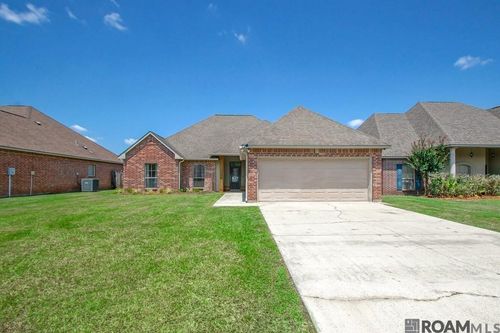 10109 Angela Dr, Denham Springs, LA, 70706-1830 | Card Image