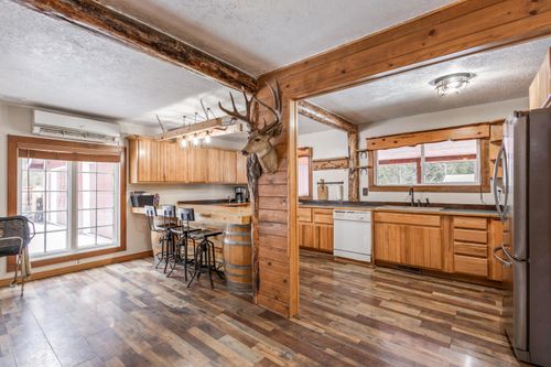 52531 Lost Ponderosa Rd, La Pine, OR, 97739-9519 | Card Image