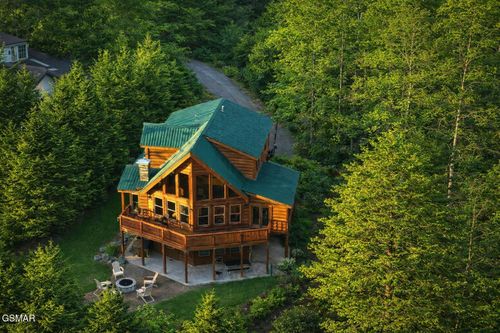 643 Forest Dr, Pigeon Forge, TN, 37863-3056 | Card Image