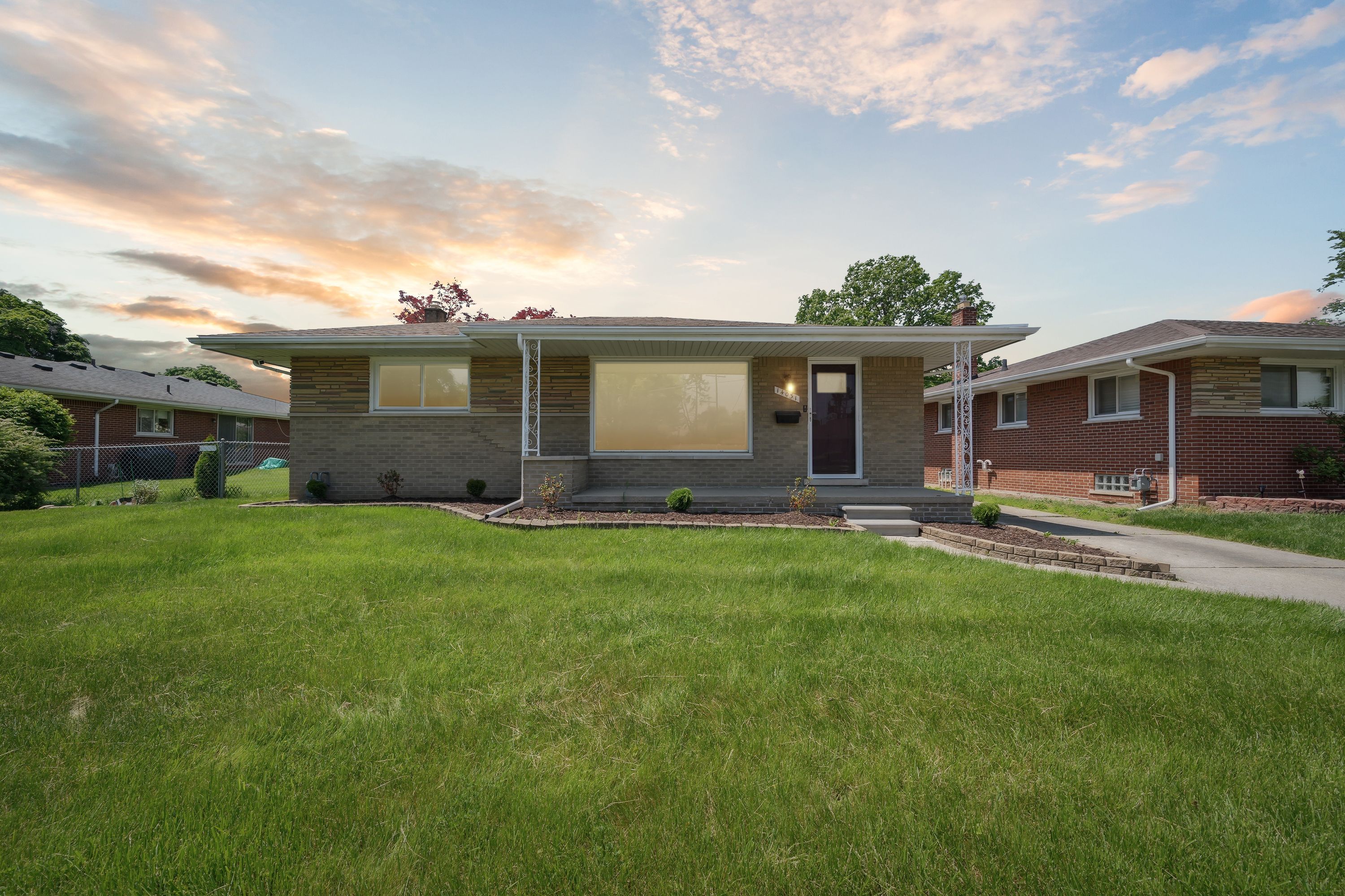 Fenton , Redford, MI 48239