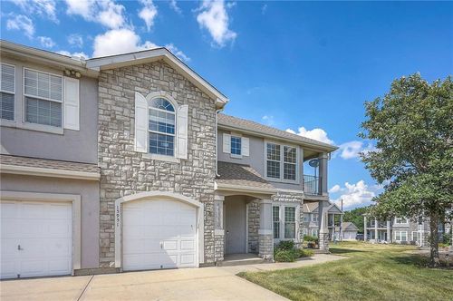 15953 S Crestview Dr, Olathe, KS, 66062-7500 | Card Image