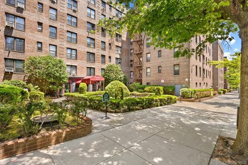 5t-83-15 98th St, Woodhaven, NY, 11421-8413 | Card Image