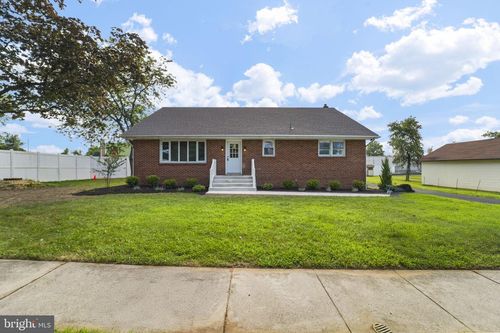 5 Yubas Ave, Burlington, NJ, 08016-1101 | Card Image