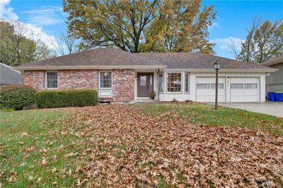 815 Ne Mulberry Street, House other with 3 bedrooms, 2 bathrooms and null parking in Lee's Summit MO | Image 1