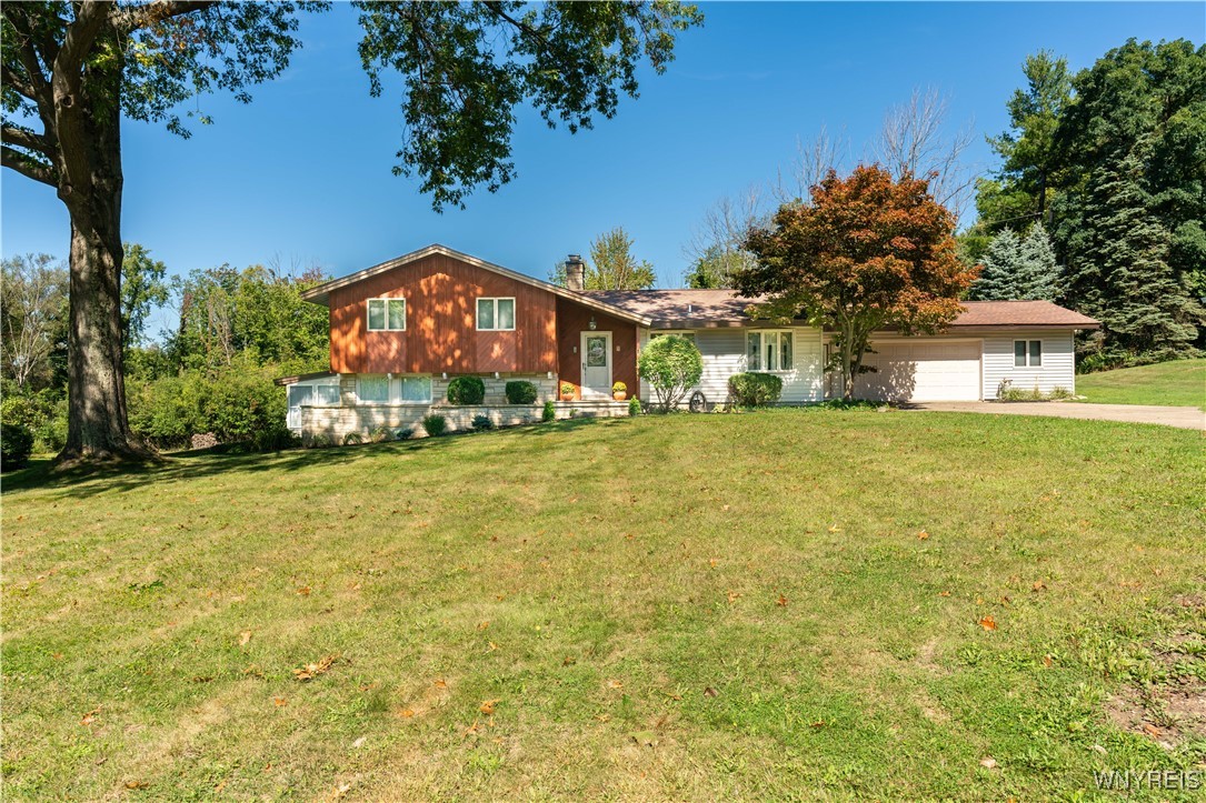 Timberlake Dr, Orchard Park, NY 14127