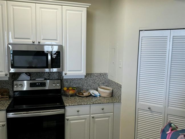 APT-1912 - 888 Brickell Key Dr, Condo with 2 bedrooms, 3 bathrooms and null parking in Miami FL | Image 36