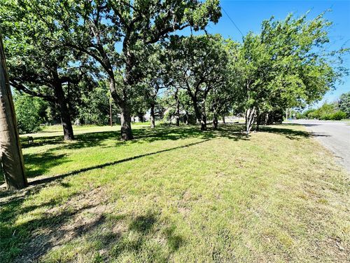 424 N Main St, Cross Plains, TX, 76443-2595 | Card Image