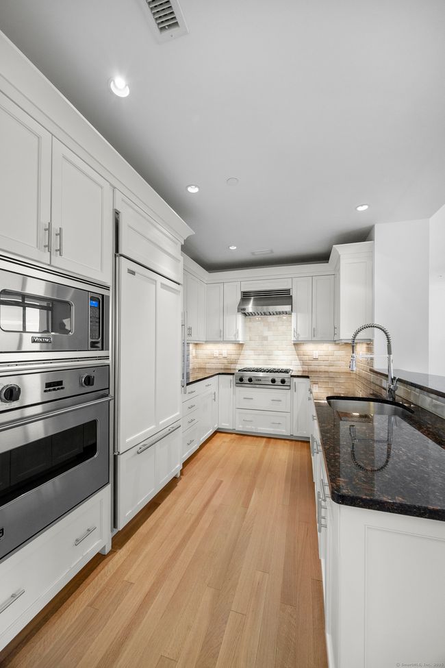 UNIT-1403 - 100 Parrott Dr, Condo with 2 bedrooms, 2 bathrooms and 3 parking in Shelton CT | Image 6
