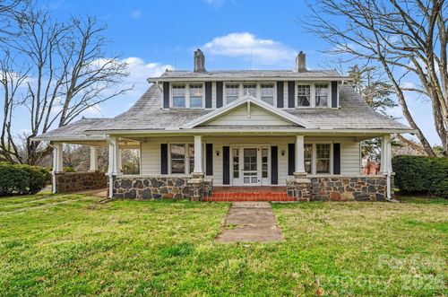 402 E Main St, Boonville, NC, 27011-8770 | Card Image
