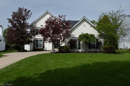 8409 Forest View Dr, Olmsted Falls, OH, 44138-3738 | Card Image
