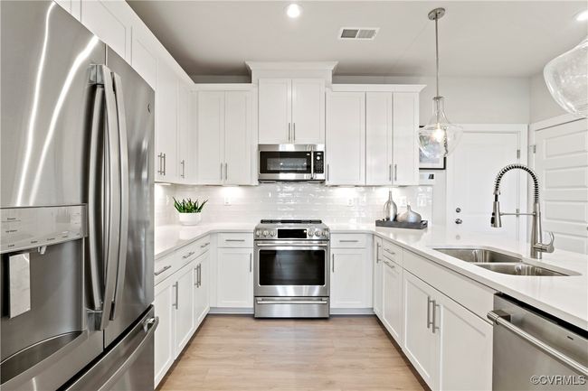 13210 Garland Ln, Condo with 3 bedrooms, 3 bathrooms and null parking in Midlothian VA | Image 4