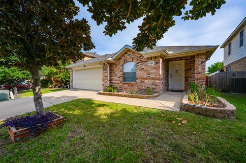 939 Wood Brook Dr, Grand Prairie, TX, 75052-8882 | Card Image