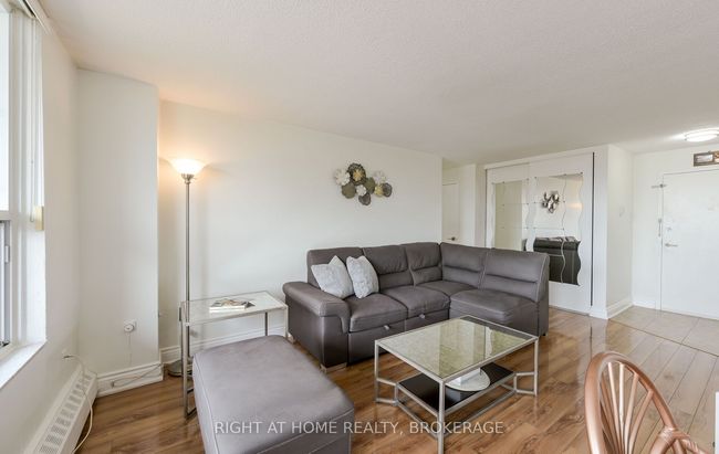 607 - 3120 Kirwin Ave, Condo with 2 bedrooms, 1 bathrooms and null parking in Mississauga ON | Image 5