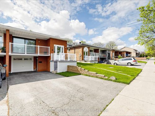 42 Robbinstone Drive, Scarborough, ON, M1B2E6 | Card Image